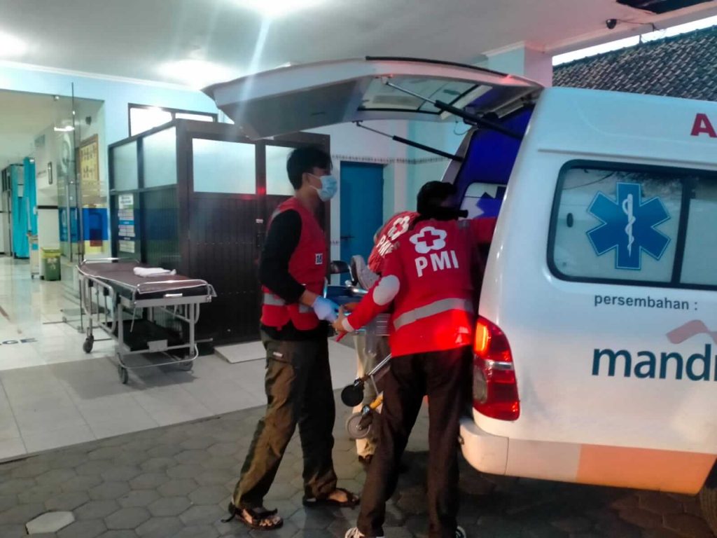 Home ambulans darurat pmi 2
